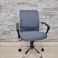 Кресло Barneo K-147 для персонала (серая ткань и сетка) в Талице - talica.mebel24.online | фото